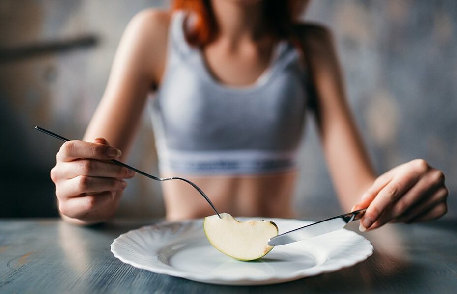 ne pas manger assez peut avoir un impact négatif sur sa santé - voici les 5 signes de la sous nutrition