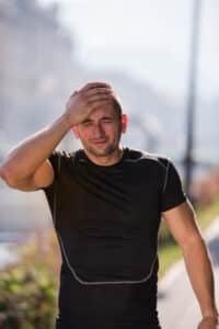 un sportif fatigué après sa séance de sport