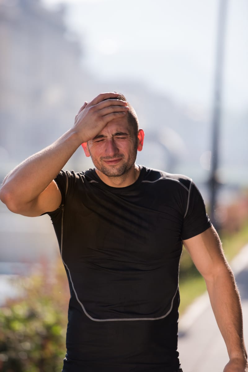 un sportif fatigué après sa séance de sport